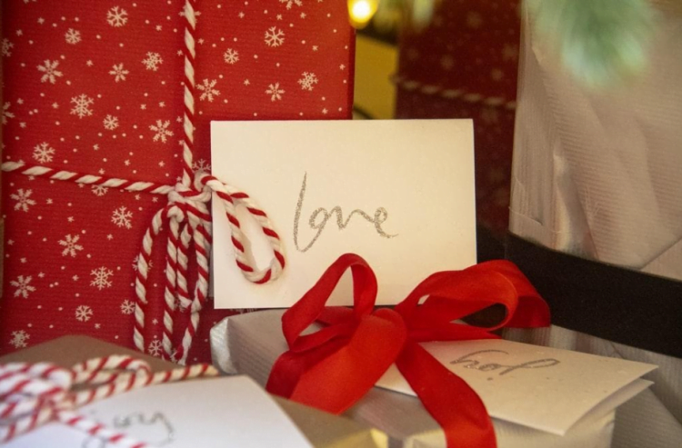 5 Corporate Gifts To Induce A Positive Ambience In The Office