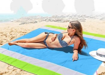 6 Things to Consider When Choosing a Beach Blanket