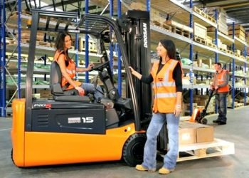 Forklift truck vs electric pallet jack vs order picker: which is best?