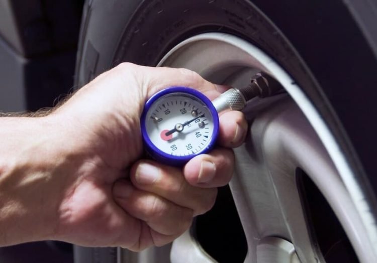 What to consider when buying tire pressure gauge for your business website