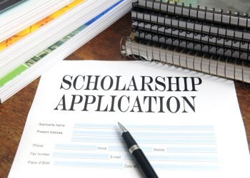 6 Tips For Finding an Applying to Scholarships