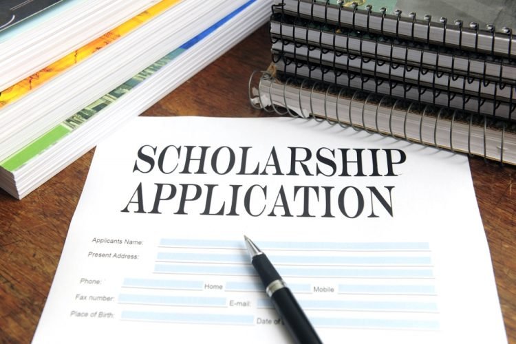 6 Tips For Finding an Applying to Scholarships