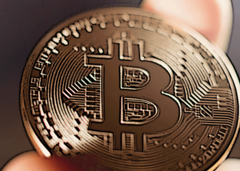 BITCOIN IS DIVIDED INTO TWO AND BITCOIN CASH IS BORN