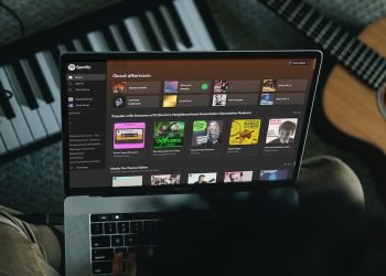 Useful Ways to Effectively Grow Your Fanbase And Promote Your Music Online