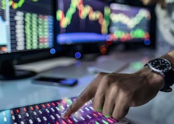 5 Crucial Things to Consider When Selecting a Forex Broker