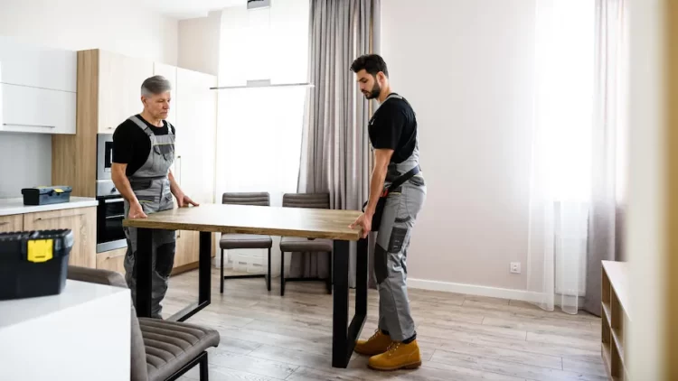 8 Questions to Ask a Moving Company Before Hiring Them