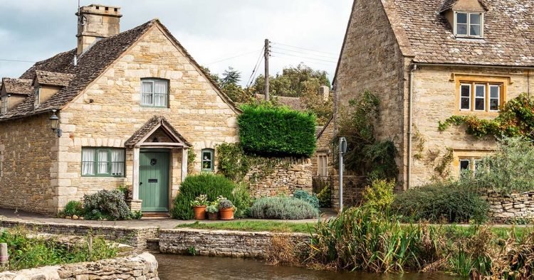 What are the Benefits of Living in the UK