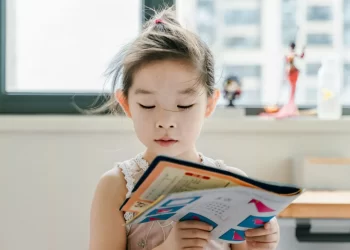 How to Help a Child Struggling With Reading: 5 Tips