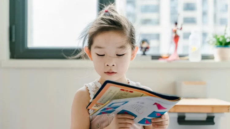 How to Help a Child Struggling With Reading: 5 Tips