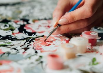 Tips to pick the best paint by numbers kit for a teenager