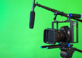 How to Use Portable Green Screen for Creative Images