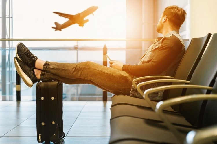 5 ways to have fun at the airport while waiting for your flight