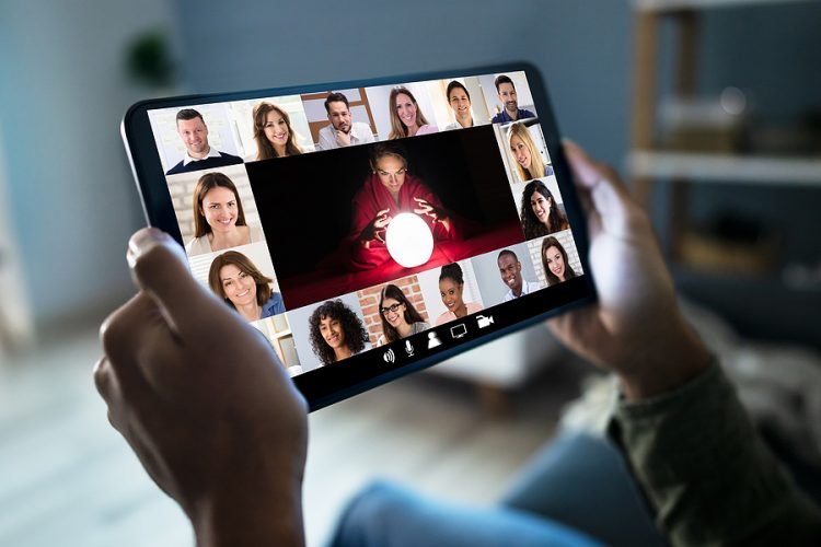 4 Tips for Finding the Best Phone Psychics Online