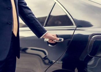 How To Get The Right Limo Service At Airports In Chicago?