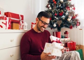 Top 7 Romantic Men’s Christmas Gifts Under $50 Ideas: Guarantee He Would Love