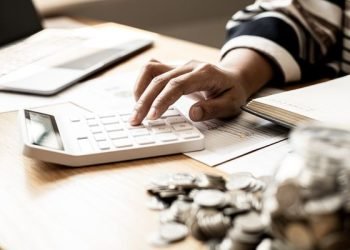 What is a personal loan calculator and how does it work?