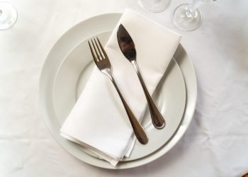 3 Tips for Choosing the Flatware and Cups to Suit Your Décor