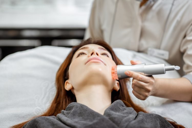 What Is the Difference Between Medical Facials & Spa Facials