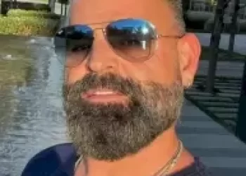 is-russell-holmes-related-to-mike-holmes