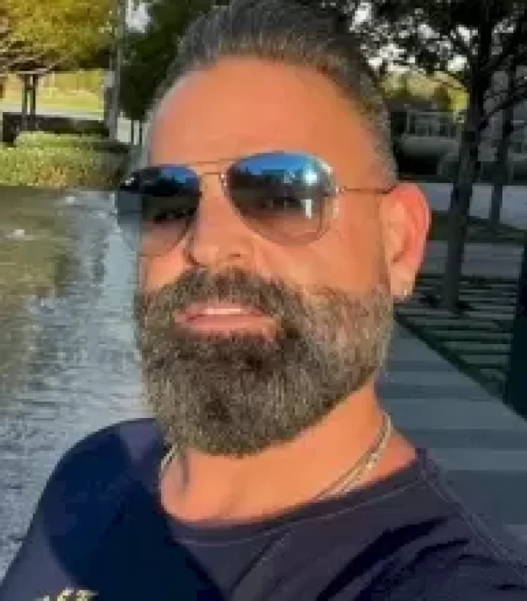 is-russell-holmes-related-to-mike-holmes