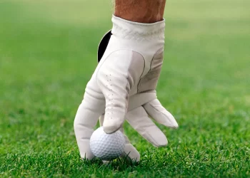 Red Golf Gloves vs. Cool Golf Gloves: Choosing the Perfect Fit for Your Game