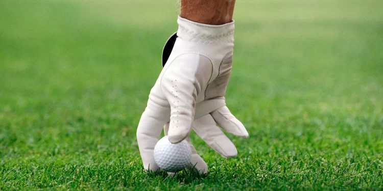 Red Golf Gloves vs. Cool Golf Gloves: Choosing the Perfect Fit for Your Game