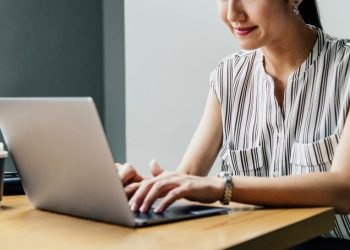 5 reasons why a small business should regularly use a professional copywriter 