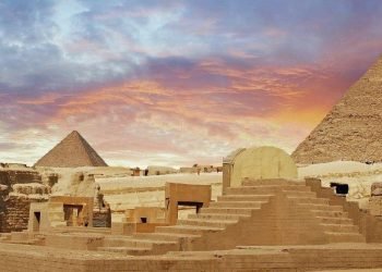 What are Major Tourist Attractions in Cairo and Giza Egypt?