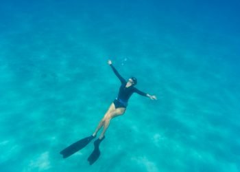 8 Emerging Scuba Diving Fashion Trends for Women in 2023 & Beyond