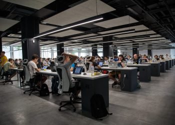 Internship Chronicles: Real-Life Experiences of Data Analyst Students in Pune