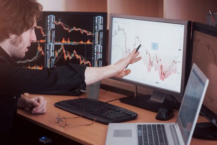Oil Trading 101: Understanding The Basics And Choosing The Right Commodity Platform: