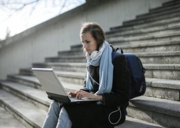 Navigating the College Application Process as an Online Student