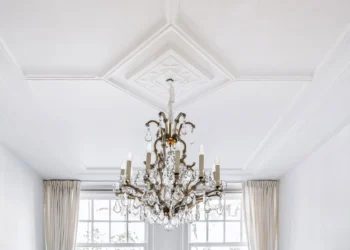 Why Plaster Ceiling Roses are Making a Comeback