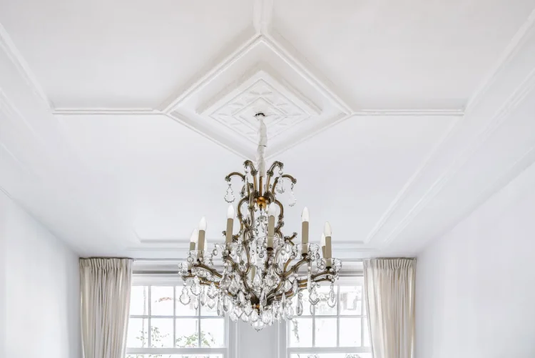 Why Plaster Ceiling Roses are Making a Comeback