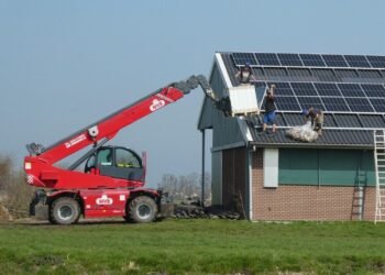 The Benefits of Solar Hybrid Inverter Installation for Your Home