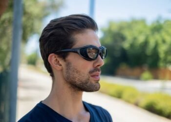 How Prescription Safety Glasses Improve Workplace Efficiency