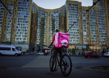 How To Integrate Online Ordering and Delivery Into Your Restaurant Operations – The Right Way 