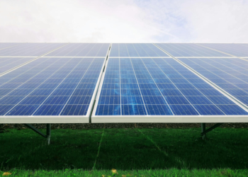Maximizing Energy Efficiency With a Hybrid Inverter Solar System