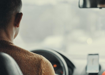 The Top Benefits of Using a Car Rental Service with Driver