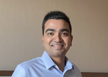 Transforming Healthcare Strategy: Leveraging Data Analytics for Clinical Trials and Treatment Optimization