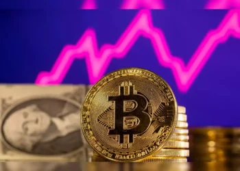 How do Seasonal Trends Affect Bitcoin Transaction Costs?