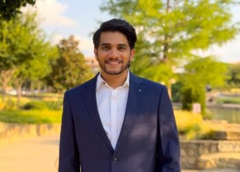 Leading IT Specialist Raja Venkata Davu Transforms the Financial  Industry with Advanced Virtualization and Cloud Solutions for Risk assessment, Data Intelligence, and Ratings