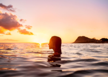 Why Sunrise Photoshoots Are a Hidden Gem for Family Photos in Hawaii