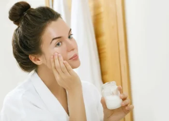 How to Maintain Youthful Skin During Winter