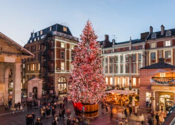 Add Festive Cheer to Your Holiday Event with London’s Best Christmas Carolers