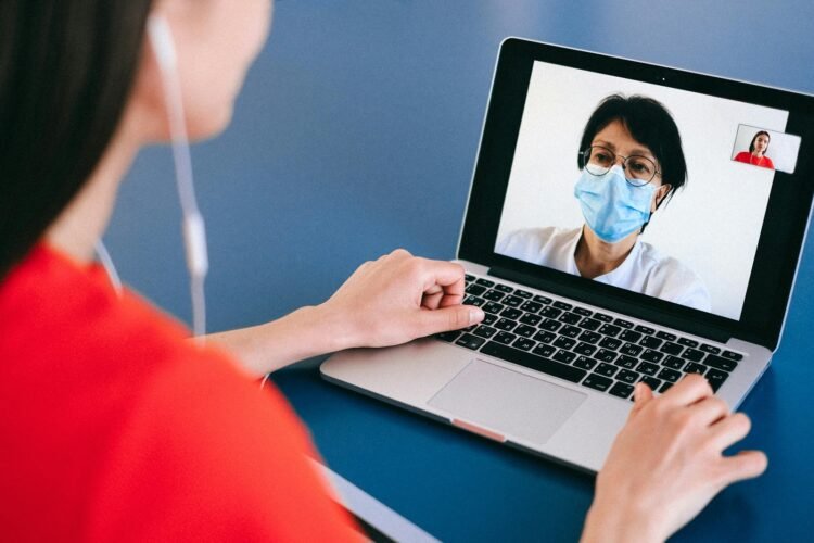 Speak to a Pharmacist Online: Expert Health Support at Your Fingertips