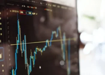 How the Best Stock Market Education Firms Prepare You for Market Volatility