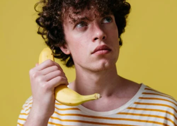 Headshots for Creatives vs. Corporate Professionals: Choosing the Right Background and Style