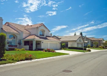 Should You Sell Your Phoenix Home or Rent It Out?