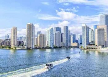 Miami’s Evening Waterfront: A Captivating Experience